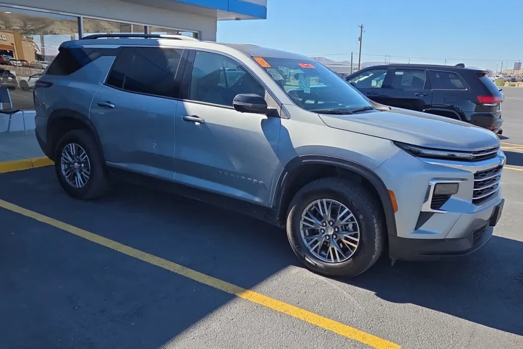 2024 Chevrolet Traverse photo 1