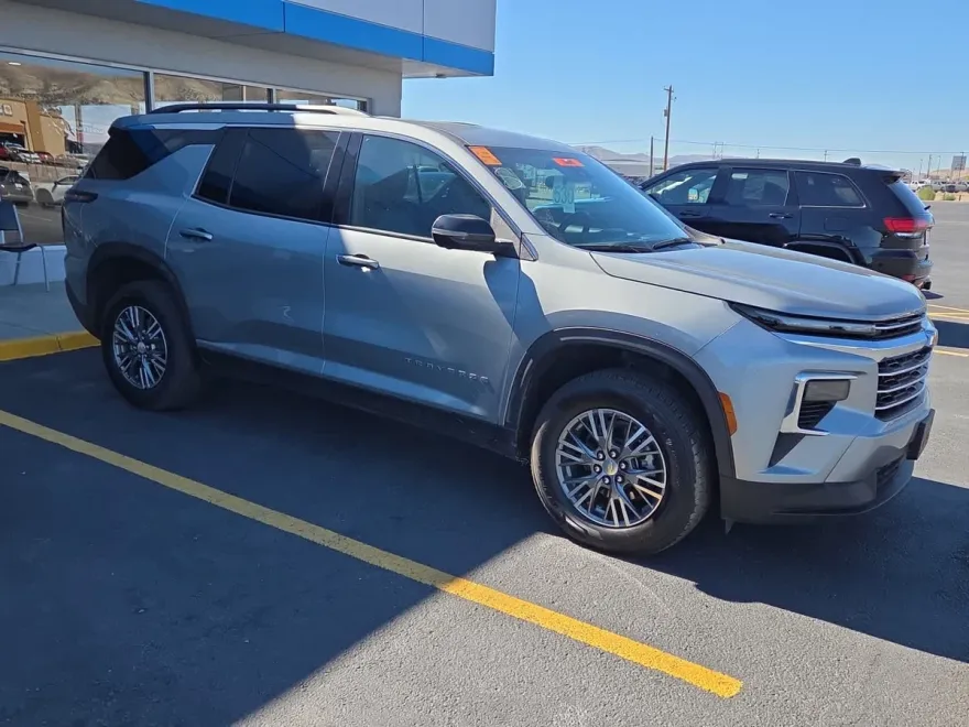 2024 Chevrolet Traverse photo 1