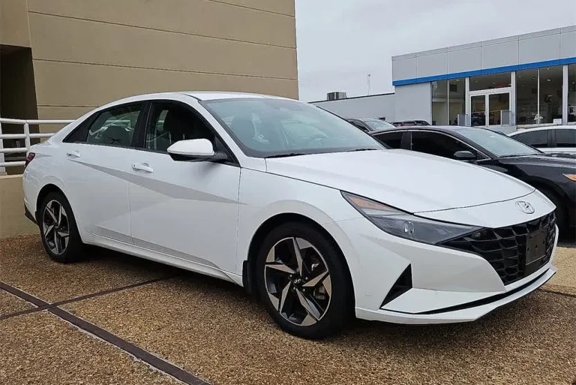 2023 Hyundai Elantra SEL Convenience photo 1