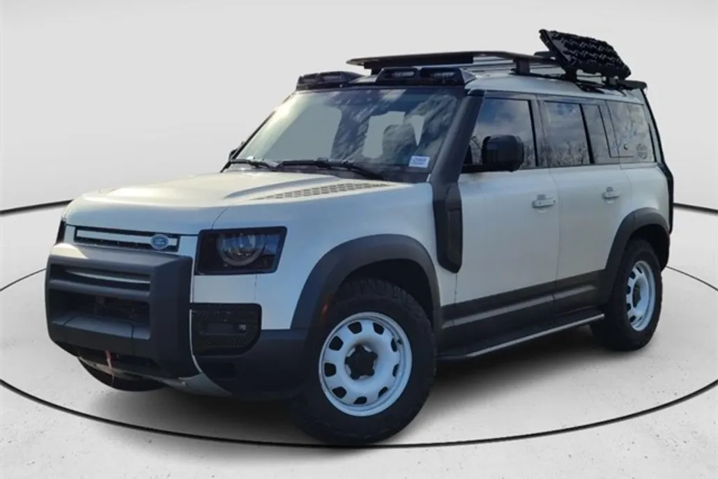 2024 Land Rover Defender 110 S photo 1