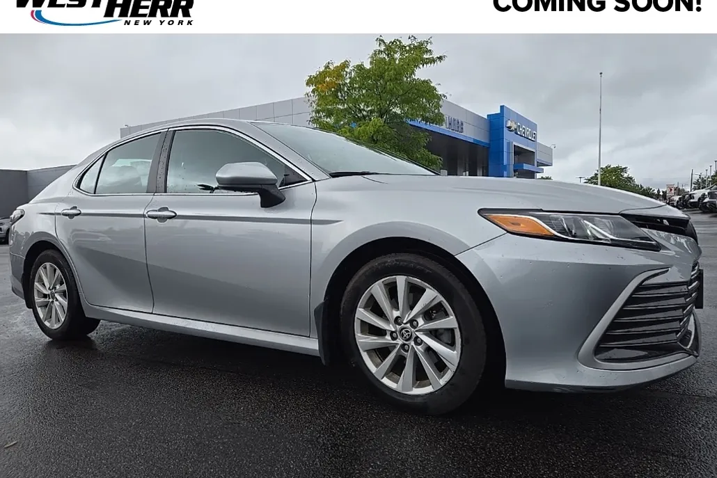2023 Toyota Camry LE photo 1