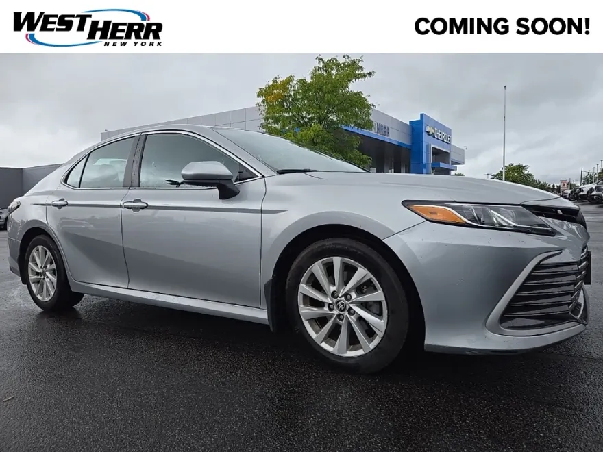 2023 Toyota Camry LE photo 1