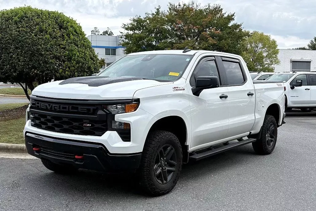 2024 Chevrolet Silverado 1500 Custom Trail Boss photo 1