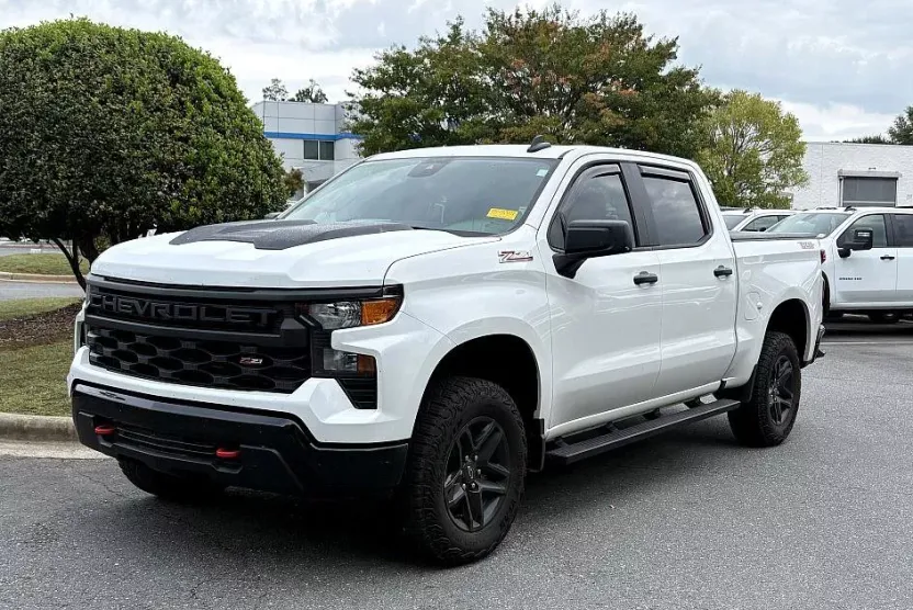 2024 Chevrolet Silverado 1500 Custom Trail Boss photo 1