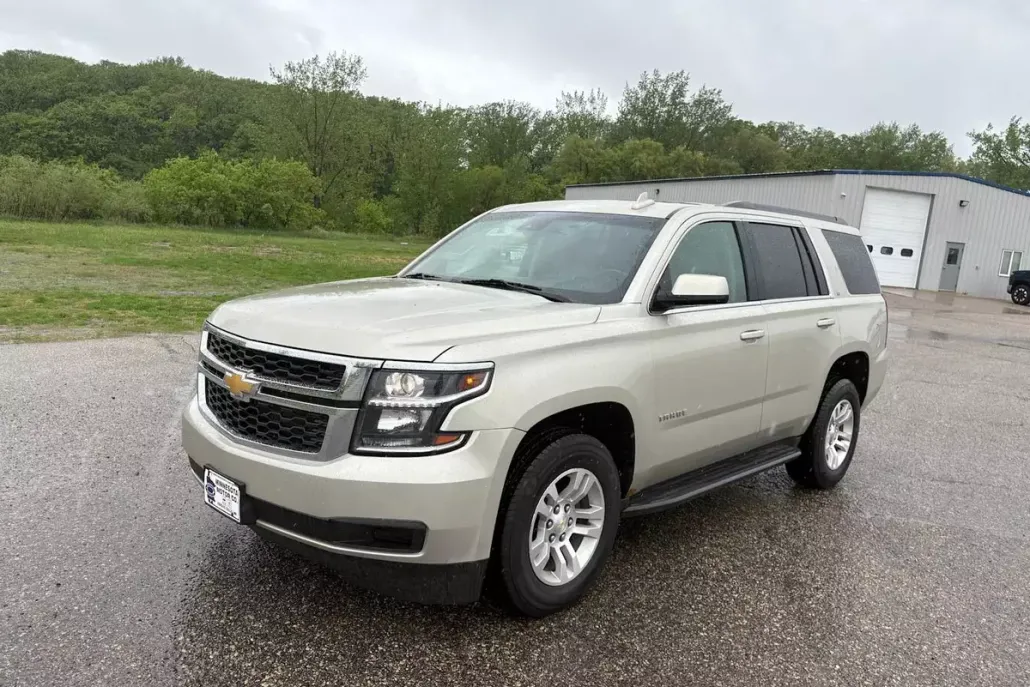 2016 Chevrolet Tahoe LT photo 1