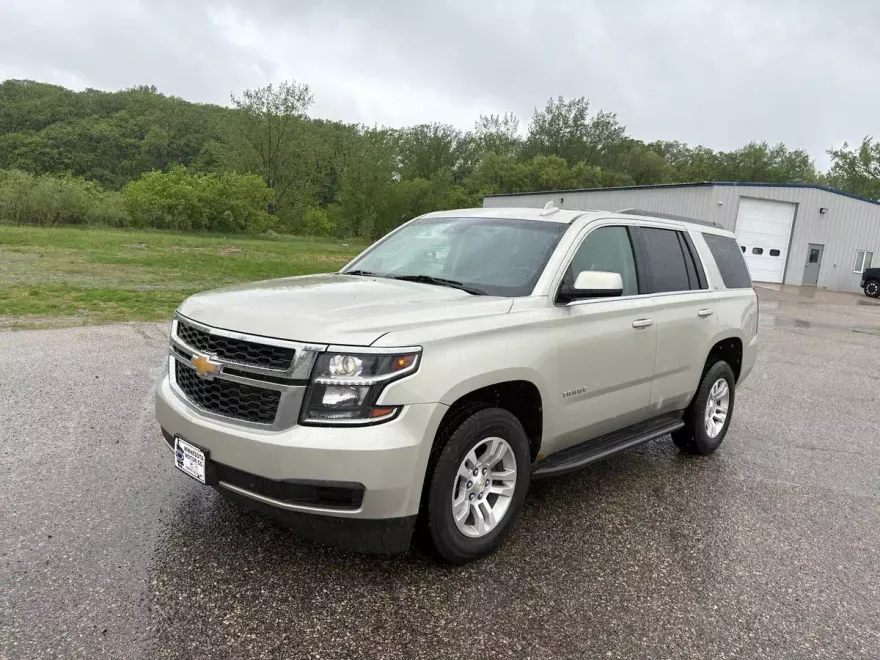 2016 Chevrolet Tahoe LT photo 1