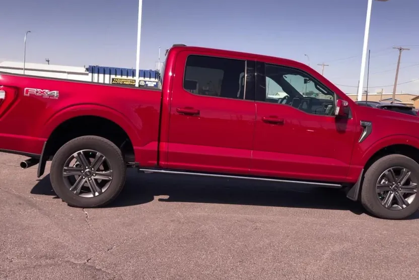 2023 Ford F-150 Lariat photo 1