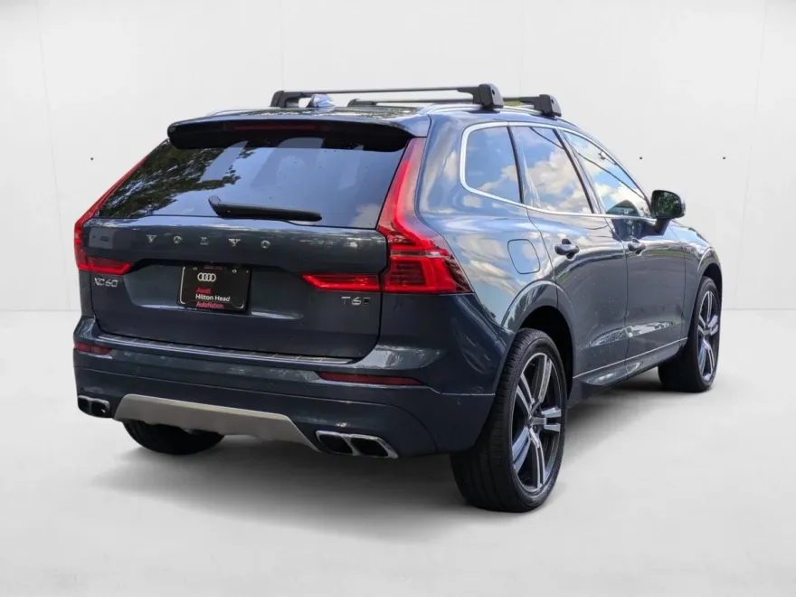 2019 Volvo XC60 Momentum photo 1