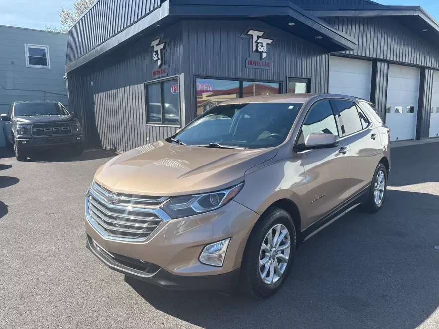 2018 Chevrolet Equinox LT photo 1