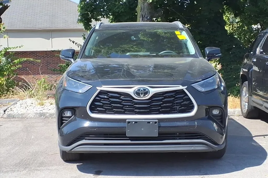 2022 Toyota Highlander XLE photo 1