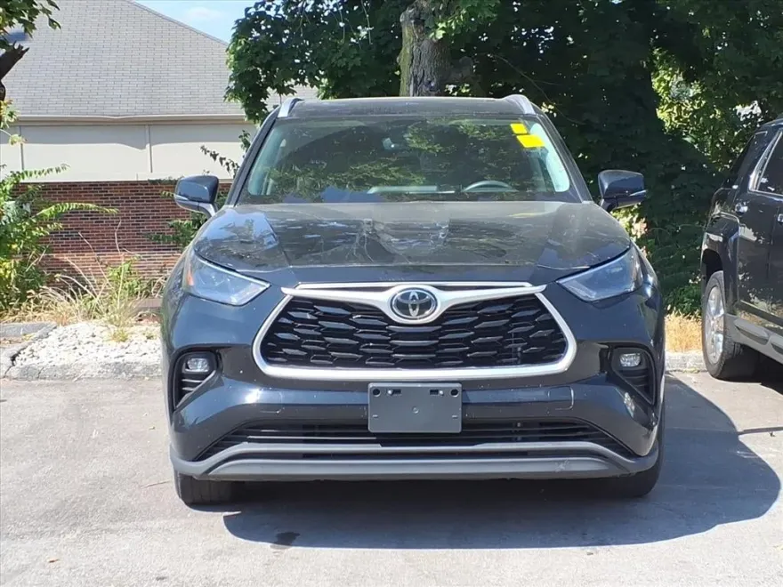 2022 Toyota Highlander XLE photo 1