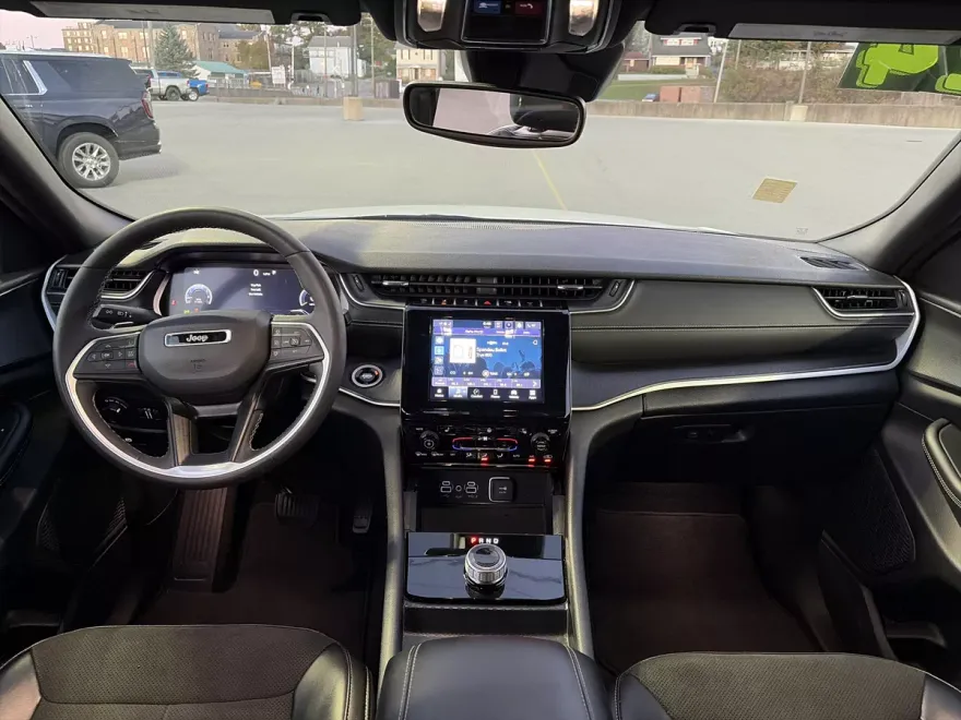 2024 Jeep Grand Cherokee Altitude photo 1