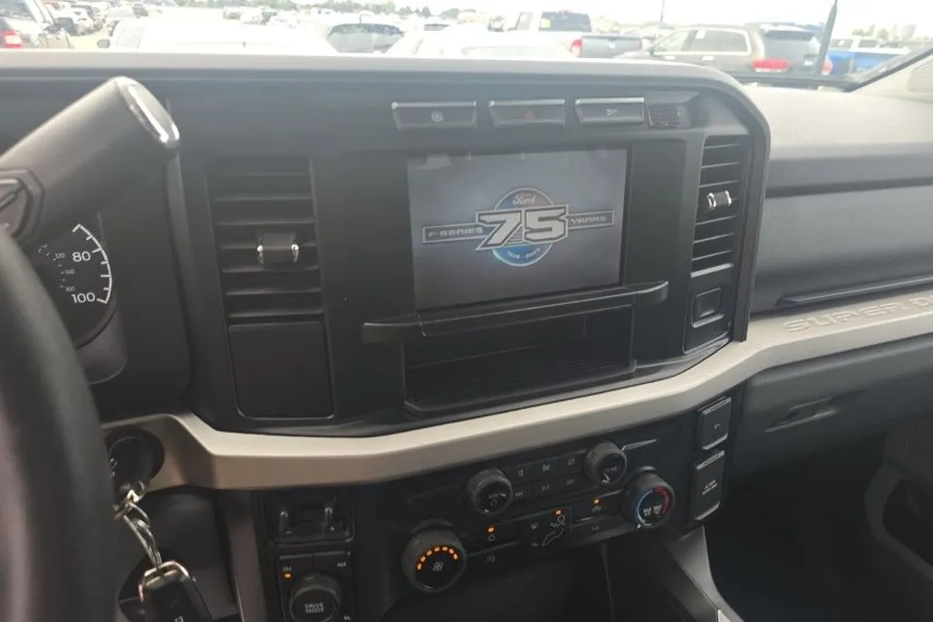 2023 Ford F-350 photo 1