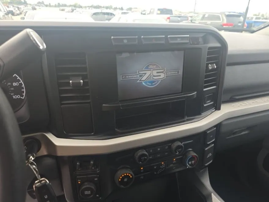 2023 Ford F-350 photo 1