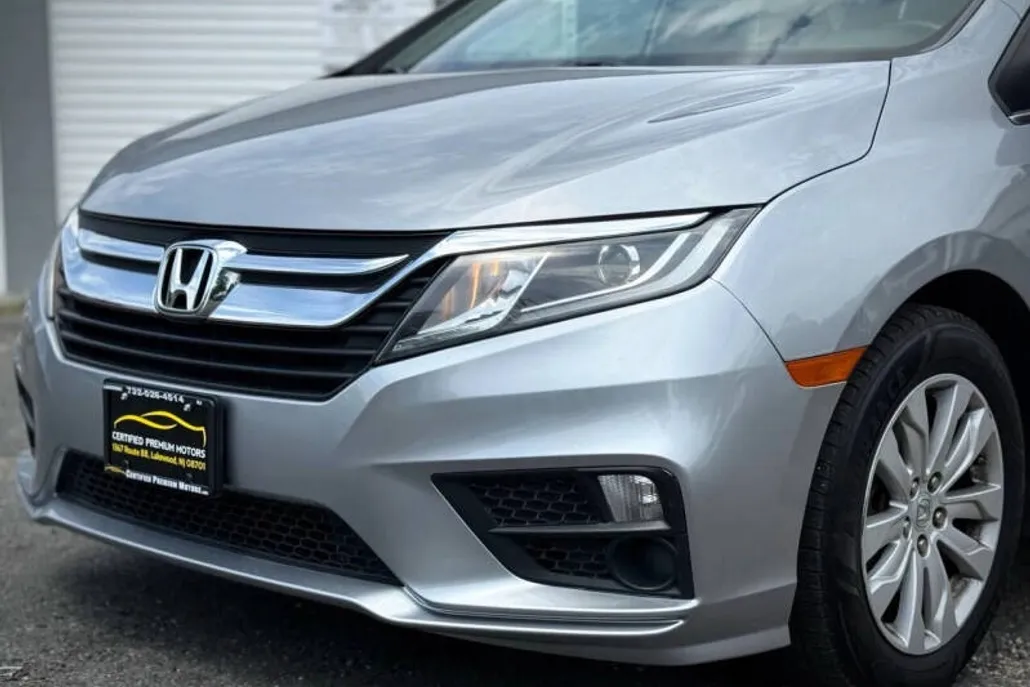 2019 Honda Odyssey LX photo 1