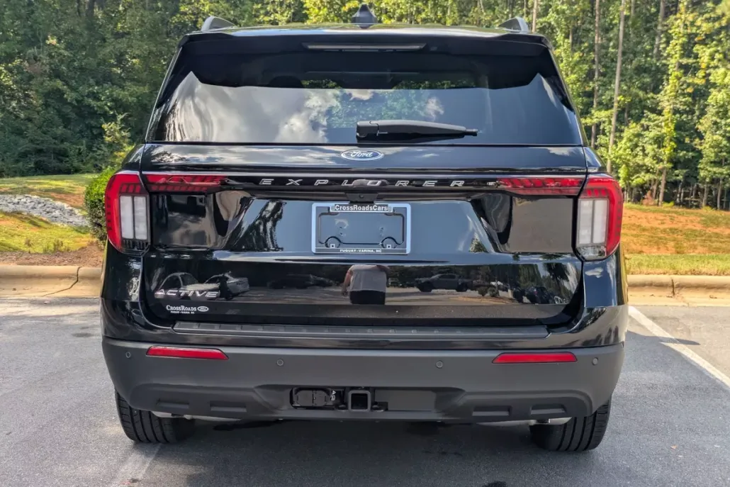 2025 Ford Explorer photo 1