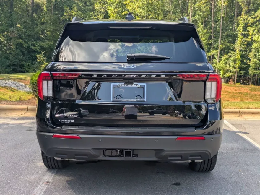 2025 Ford Explorer photo 1