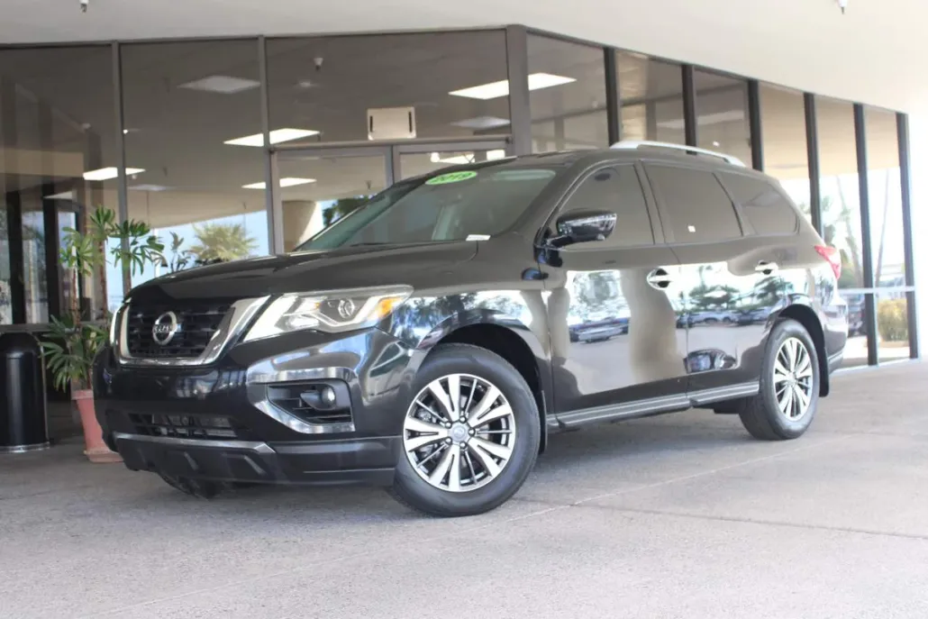 2019 Nissan Pathfinder SL photo 1