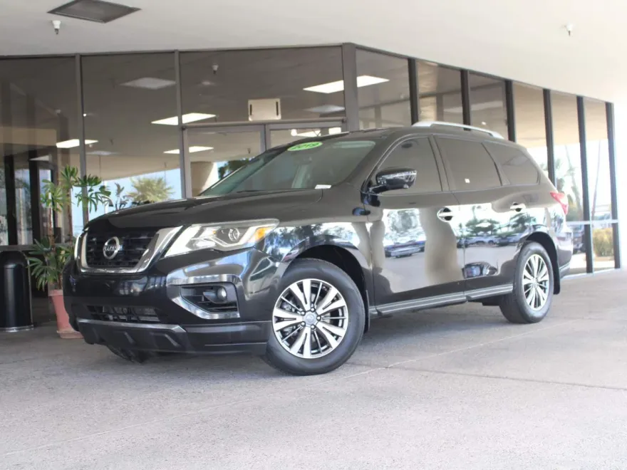 2019 Nissan Pathfinder SL photo 1