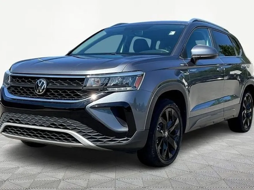 2022 Volkswagen Taos SE photo 1