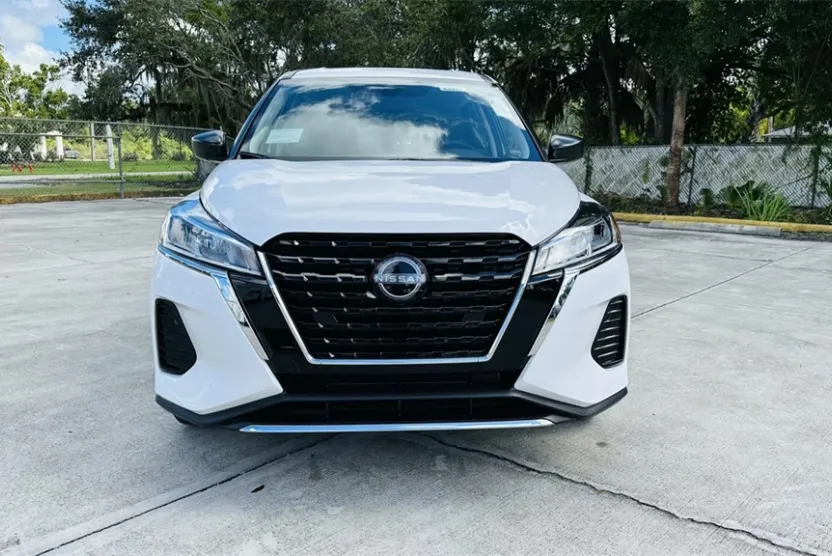 2025 Nissan Kicks Play S photo 1