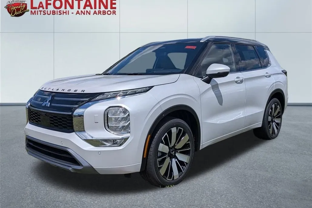 2025 Mitsubishi Outlander SEL photo 1