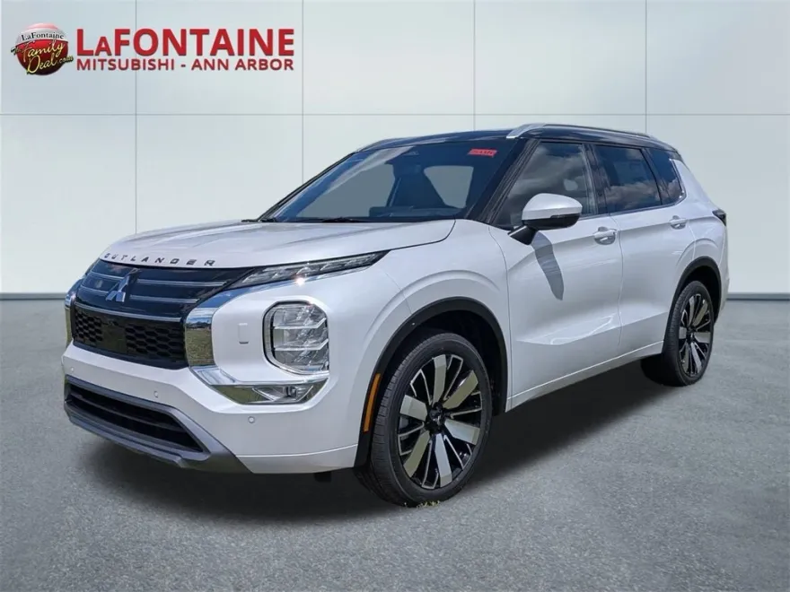 2025 Mitsubishi Outlander SEL photo 1