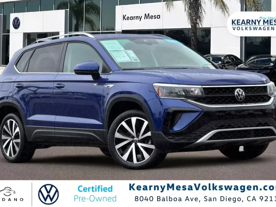 2024 Volkswagen Taos SE photo 1