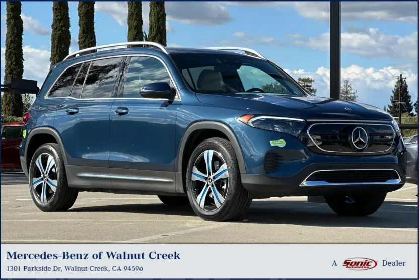 2023 Mercedes Benz EQB 300 4MATIC photo 1