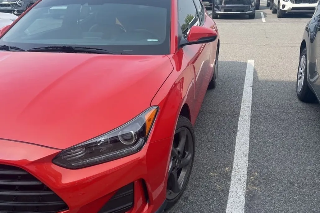2020 Hyundai Veloster 2.0L Premium photo 1