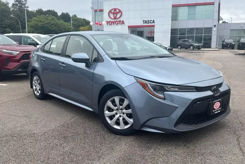 2021 Toyota Corolla LE photo 1