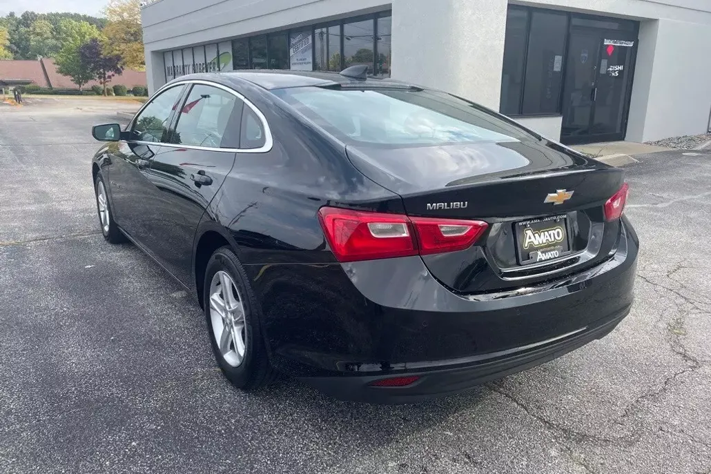 2025 Chevrolet Malibu LS photo 1