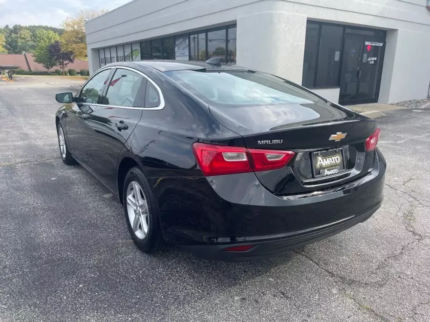 2025 Chevrolet Malibu LS photo 1