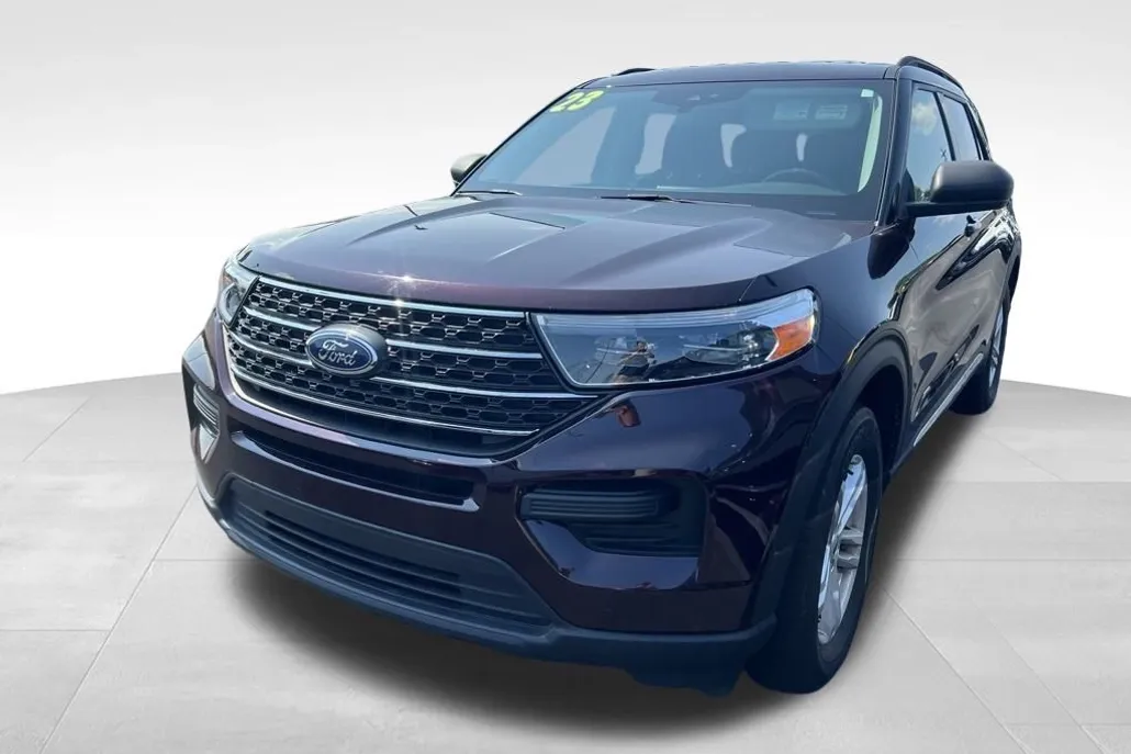 2023 Ford Explorer XLT photo 1