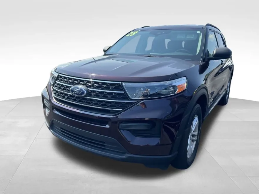 2023 Ford Explorer XLT photo 1