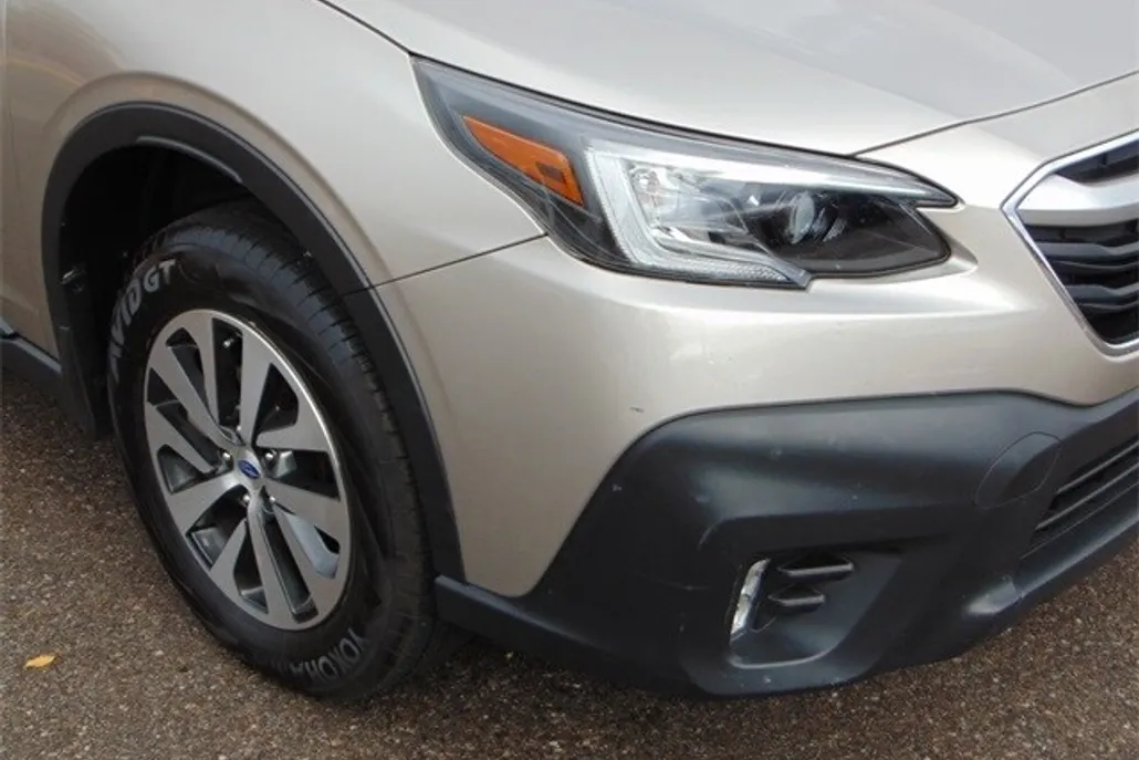 2020 Subaru Outback Premium photo 1