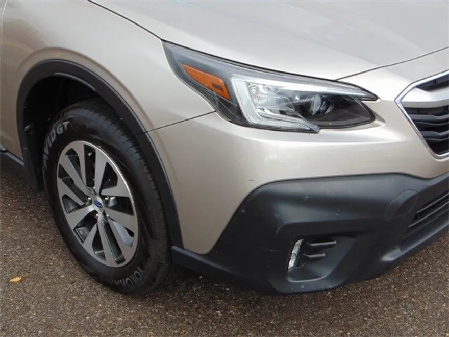 2020 Subaru Outback Premium photo 1