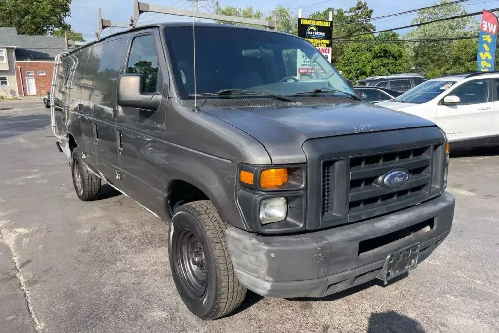 2008 Ford E-350 photo 1