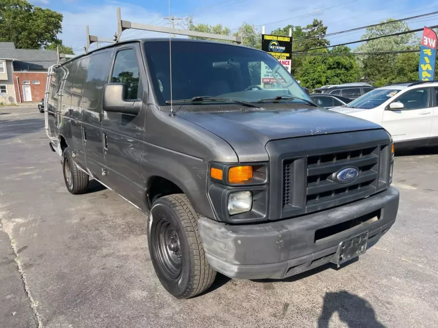 2008 Ford E-350 photo 1