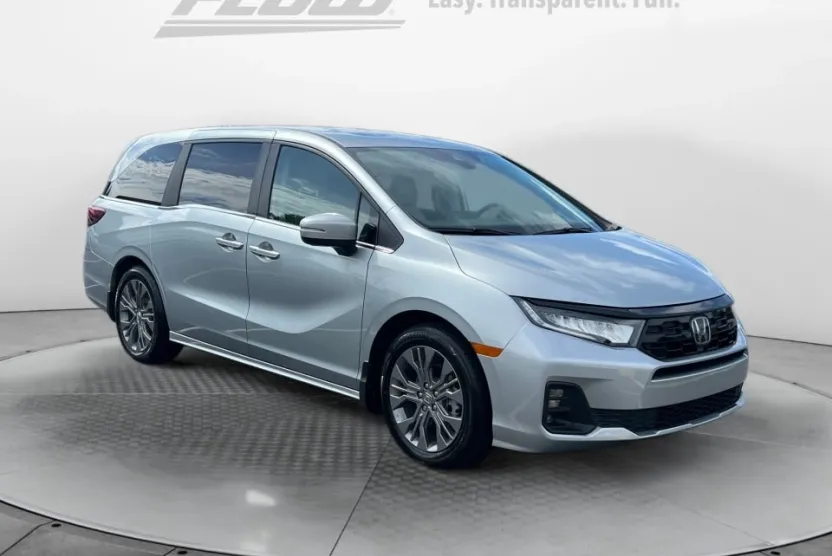 2025 Honda Odyssey Touring photo 1