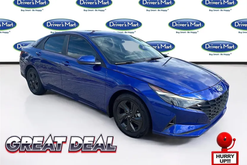 2022 Hyundai Elantra SEL photo 1
