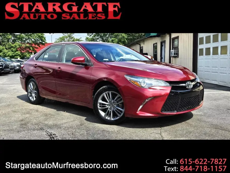 2017 Toyota Camry SE photo 1
