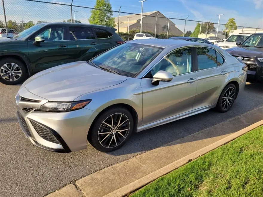 2024 Toyota Camry SE photo 1