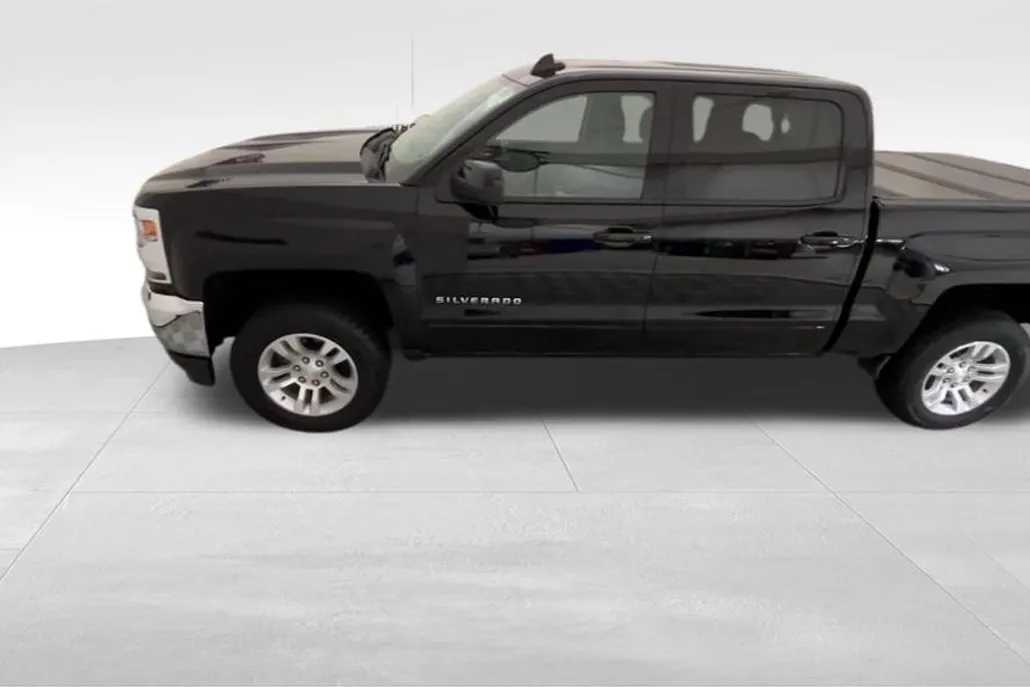 2018 Chevrolet Silverado 1500 LT photo 1