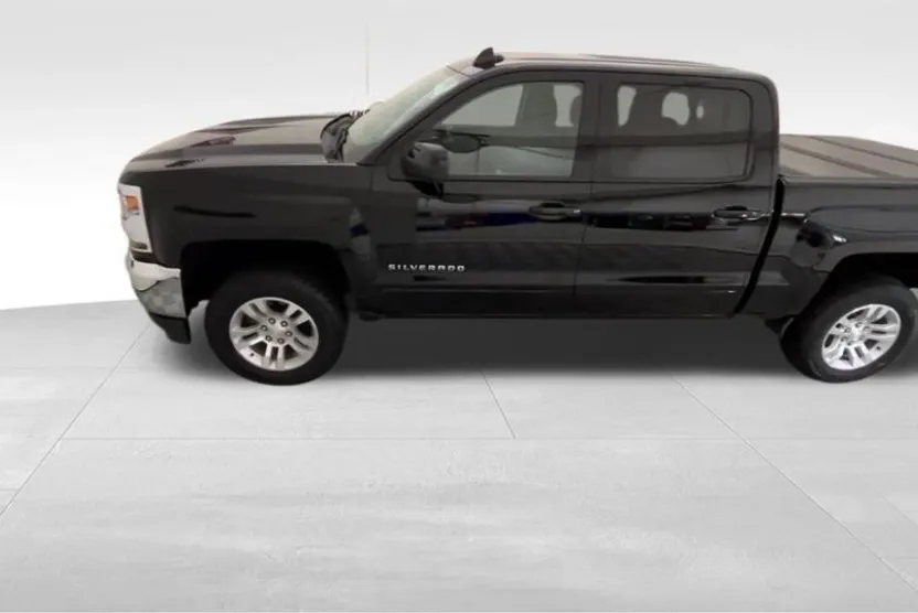 2018 Chevrolet Silverado 1500 LT photo 1