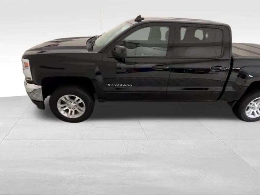 2018 Chevrolet Silverado 1500 LT photo 1
