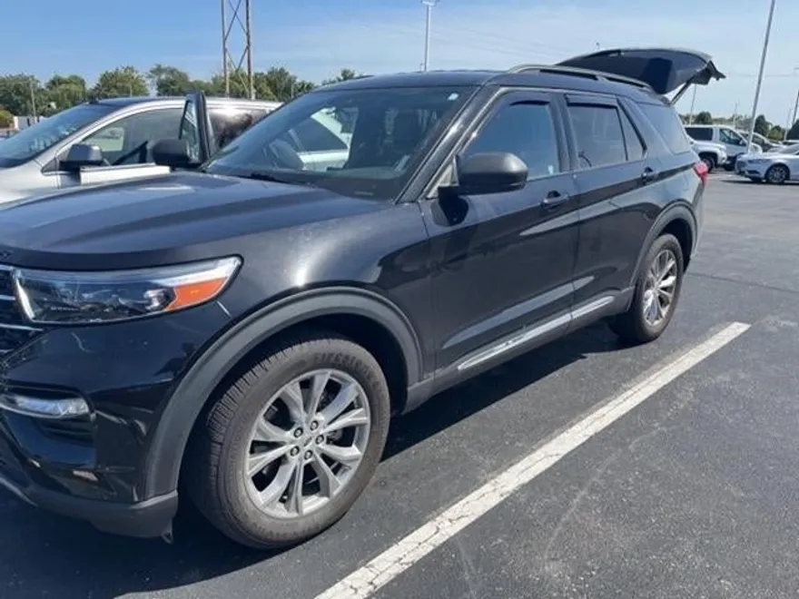 2020 Ford Explorer XLT photo 1