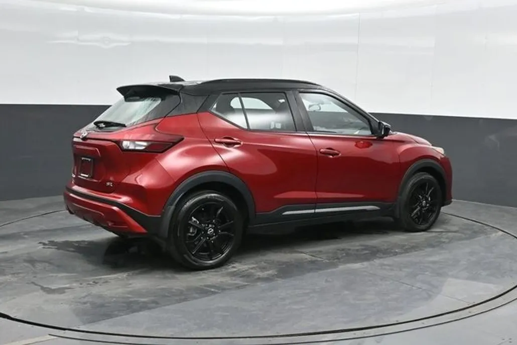 2024 Nissan Kicks SR photo 1