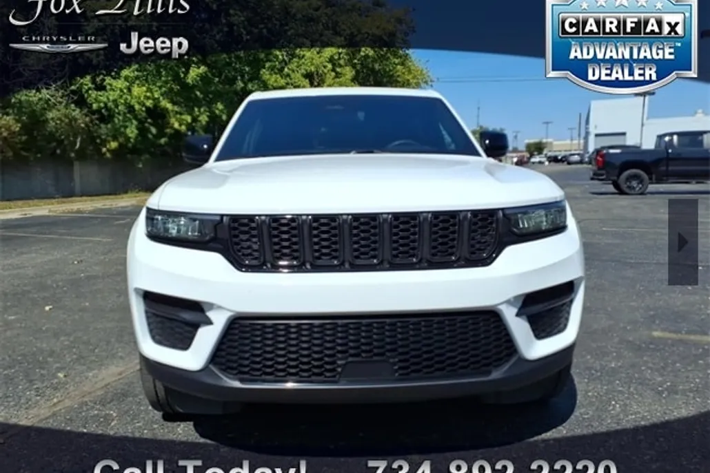 2023 Jeep Grand Cherokee Laredo photo 1