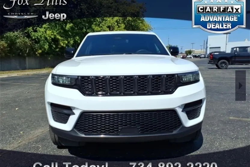 2023 Jeep Grand Cherokee Laredo photo 1